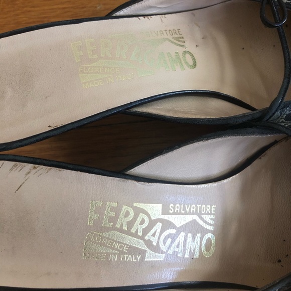 Vintage Ferragamo kitten heels - Picture 4 of 6